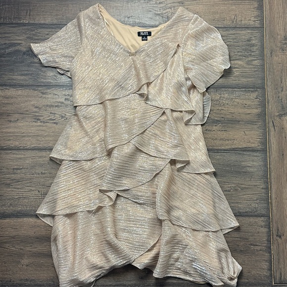 SLNY Shimmering Champagne Top - Picture 2 of 7